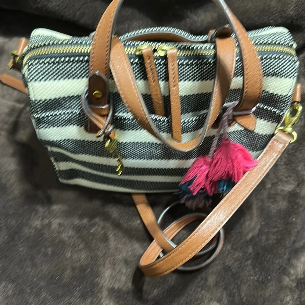 Fossil black stripe satchel/ crossbody. 10” L x 5” W x 8” H - Picture 5 of 10